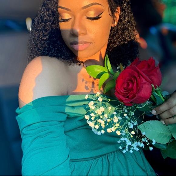 Hunter Green Long Sleeve Maternity Off the Shoulder Half Circle Gown, Size Small - Picture 4 of 9